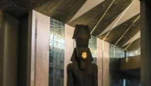 الشمس تعامدت على وجه تمثال رمسيس الثانى بالمتحف المصرى الكبير للسنة الرابعة