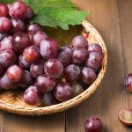 دور العنب في تحسين صحة القلب وضبط سكر الدم