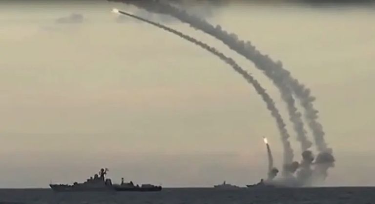 أكبر هجوم لمسيرات مفخخة في جزيرة القرم تواجهه روسيا