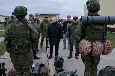 بوتين خلال زيارة الشهر الماضي لمركز تدريب عسكري
