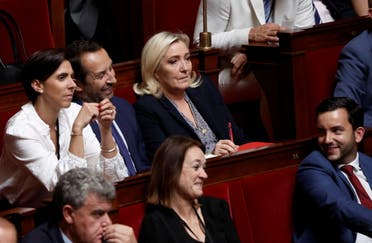 لوبان مع نواب حزبه في مجلس النواب الفرنسي (أرشيف)