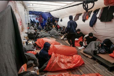 مهاجرون على متن سفينة الإنقاذ أوشن فايكنغ
