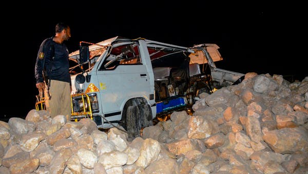 20 قتيلا عندما سقطت شاحنة في حفرة بباكستان