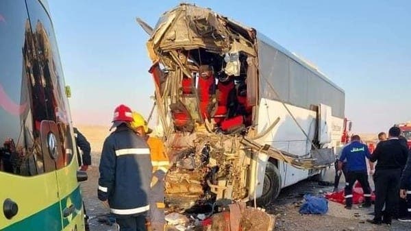 حادث مروع في مصر .. مقتل 12 شخصا في تصادم حافلة ركاب وشاحنة