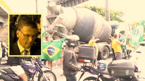 أنصار بولسونارو يحتجون ويغلقون عشرات الطرق السريعة في البرازيل