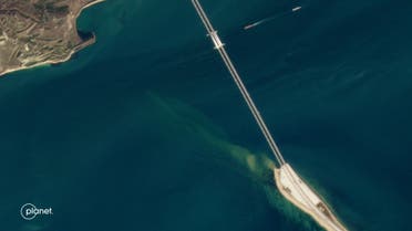 جسر القرم الذي يربط روسيا بشبه الجزيرة (أرشيف الصحافة الفرنسية)