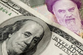 شلل تام يضرب سوق الصرف الأجنبي في إيران بعد أن تجاوز سعر الدولار 36 ألف تومان
