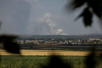 كييف تحذر: القوات الروسية تقصف دونيتسك على مدار الساعة