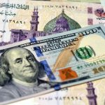 يواصل سعر الدولار في مصر "الزحف" للأعلى أمام الجنيه