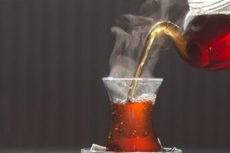 ارتفاع أسعار الشاي يزعج مزاج المصريين.  ها هي الأسباب!