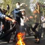 باريس تندد بسحب سفيرها لدى إيران