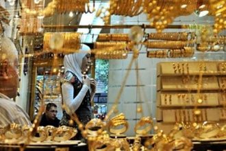 توقف الشركات والتجار في مصر عن بيع وشراء الذهب بسبب قفزات الأسعار