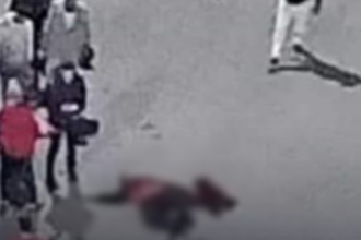 حادث أخاف المصريين.  قتل زوجته بسكين في منتصف الشارع