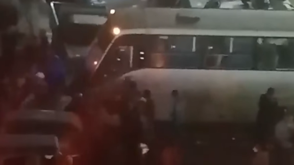 لحظات رعب.  شاهد حافلة ضائعة تدهس المشاة في مصر