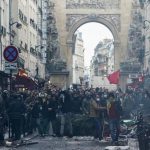 لليوم الثاني .. اشتباكات بين الشرطة الفرنسية ومتظاهرين أكراد في باريس