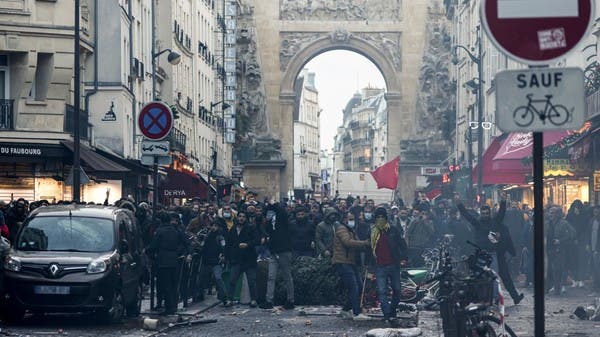 لليوم الثاني .. اشتباكات بين الشرطة الفرنسية ومتظاهرين أكراد في باريس