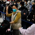 وسط مخاوف من تفشي وباء جديد ، ترفع الصين الحجر الصحي وتنهي 3 سنوات من العزلة