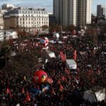 مئات الآلاف من الفرنسيين يتظاهرون ضد إصلاح نظام التقاعد