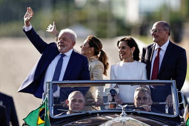 الرئيس البرازيلي لولا دا سيلفا وعقيلته يستقبلان الحشد