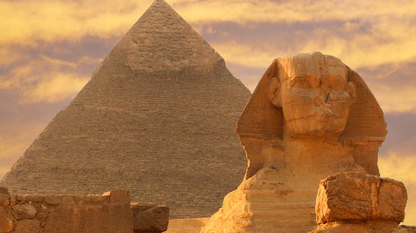 تشغل الملامح الإعجازية لأهرامات الجيزة المصريين.  ما هي حقيقتك