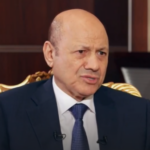 رئيس مجلس القيادة اليمني يؤكد الالتزام بنهج السلام الشامل