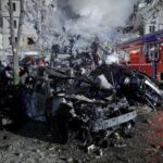زيلينسكي: قتل 25 شخصا بقصف روسي في دنيبرو