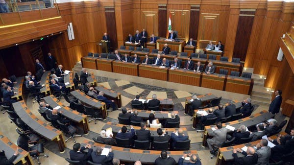 شوف .. إعتصام داخل مجلس النواب اللبناني لإضاءة الجوال