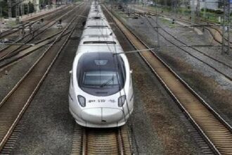 "NGE" الفرنسية توقع عقدًا لبناء 330 كيلومترًا من خط السكك الحديدية عالية السرعة في مصر