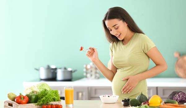 ما هي الاطعمة التي تساعد على زيادة وزن الجنين؟