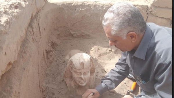 اكتشاف تمثال شبيه لأبي الهول بجوار معبد أثري جنوب مصر