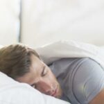 أسباب ضربات القلب القوية عند النوم