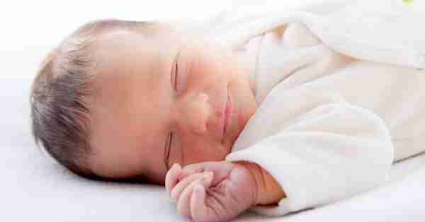 وضعية نوم الرضيع في الشهر الثاني
