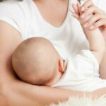 علاج انسداد الأنف عند الرضع بحليب الأم