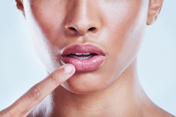 علاج السواد حول الفم طبيًا بأفضل الكريمات