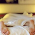 أسباب تنميل الجسم أثناء النوم