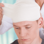 السقوط على الرأس والأعراض التي تستدعي الطبيب